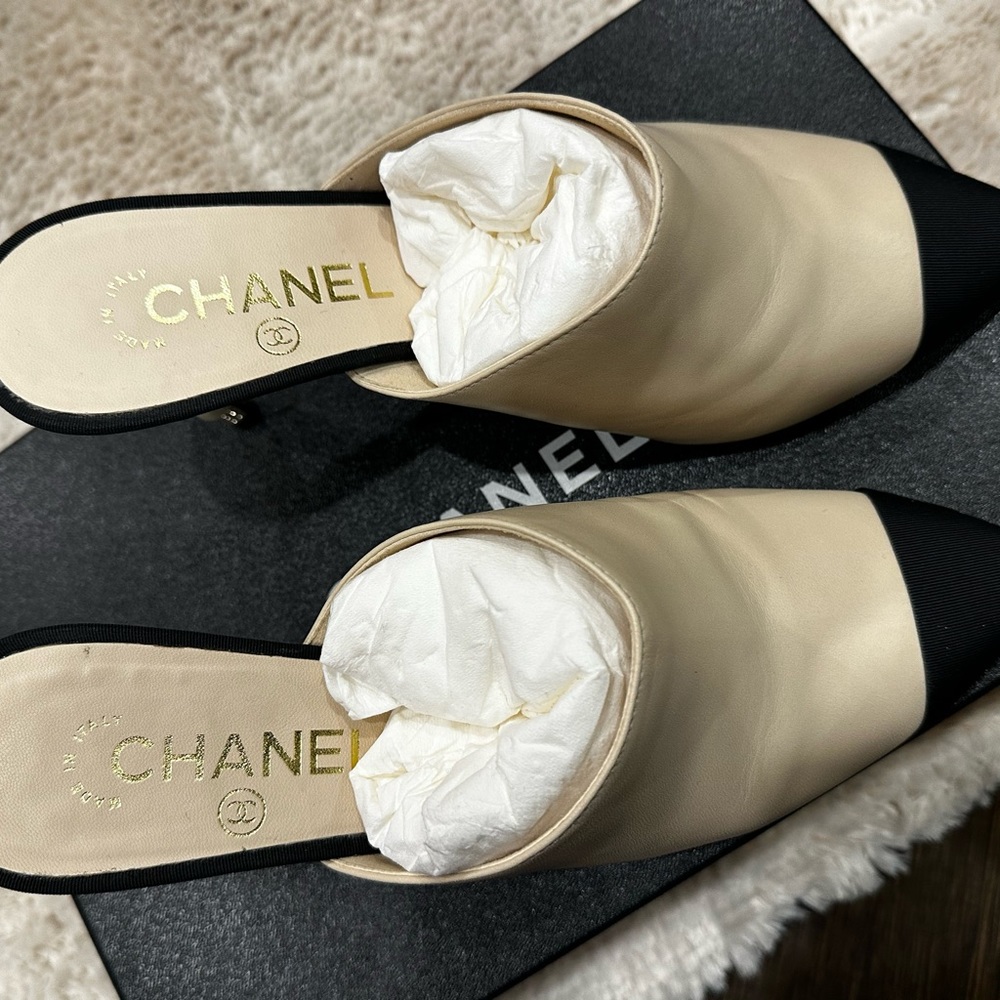 Chanel pearl heel mule beige/black size 37.5 - Picture 3 of 7